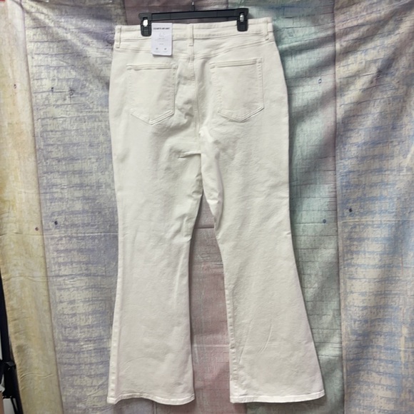 Brand new Woman’s Elizabeth and James jeans. - Picture 10 of 14